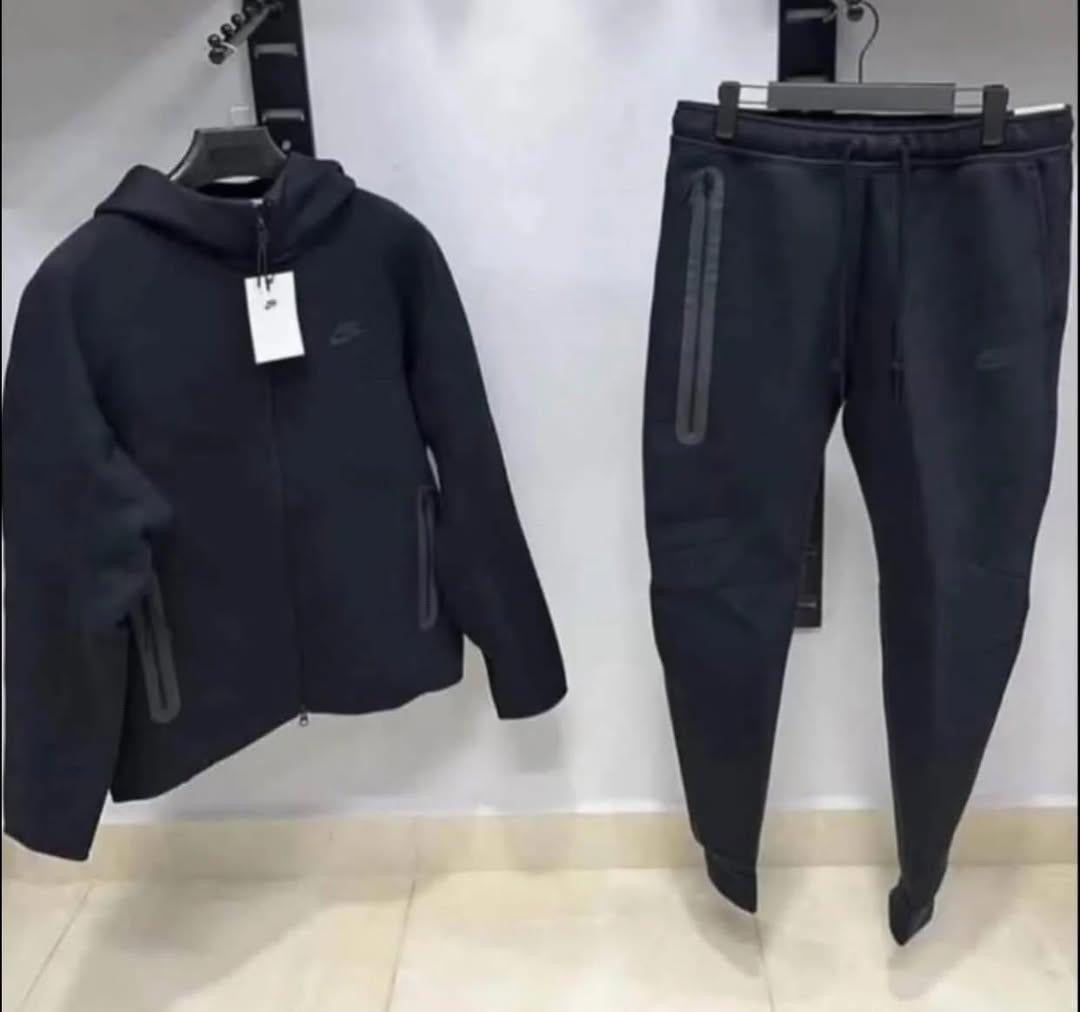 Nike Tech Fleece Új Széria Fekete