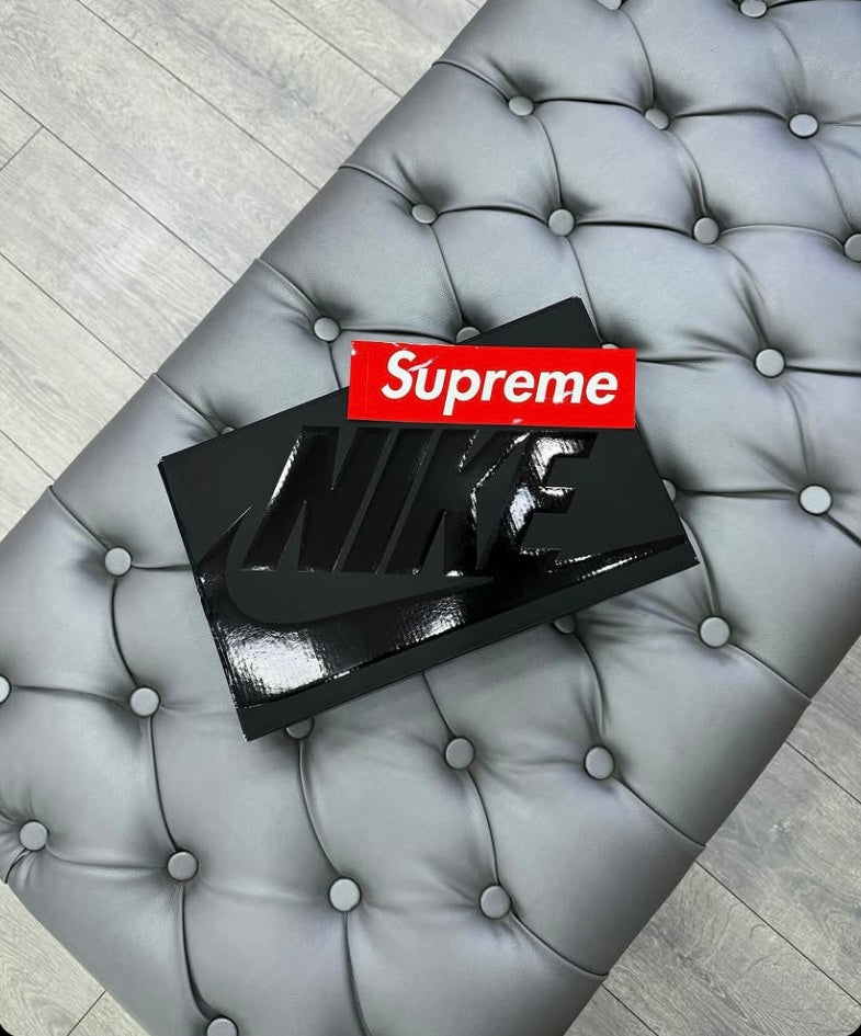 Nike Air Force 1 Triple Black Supreme