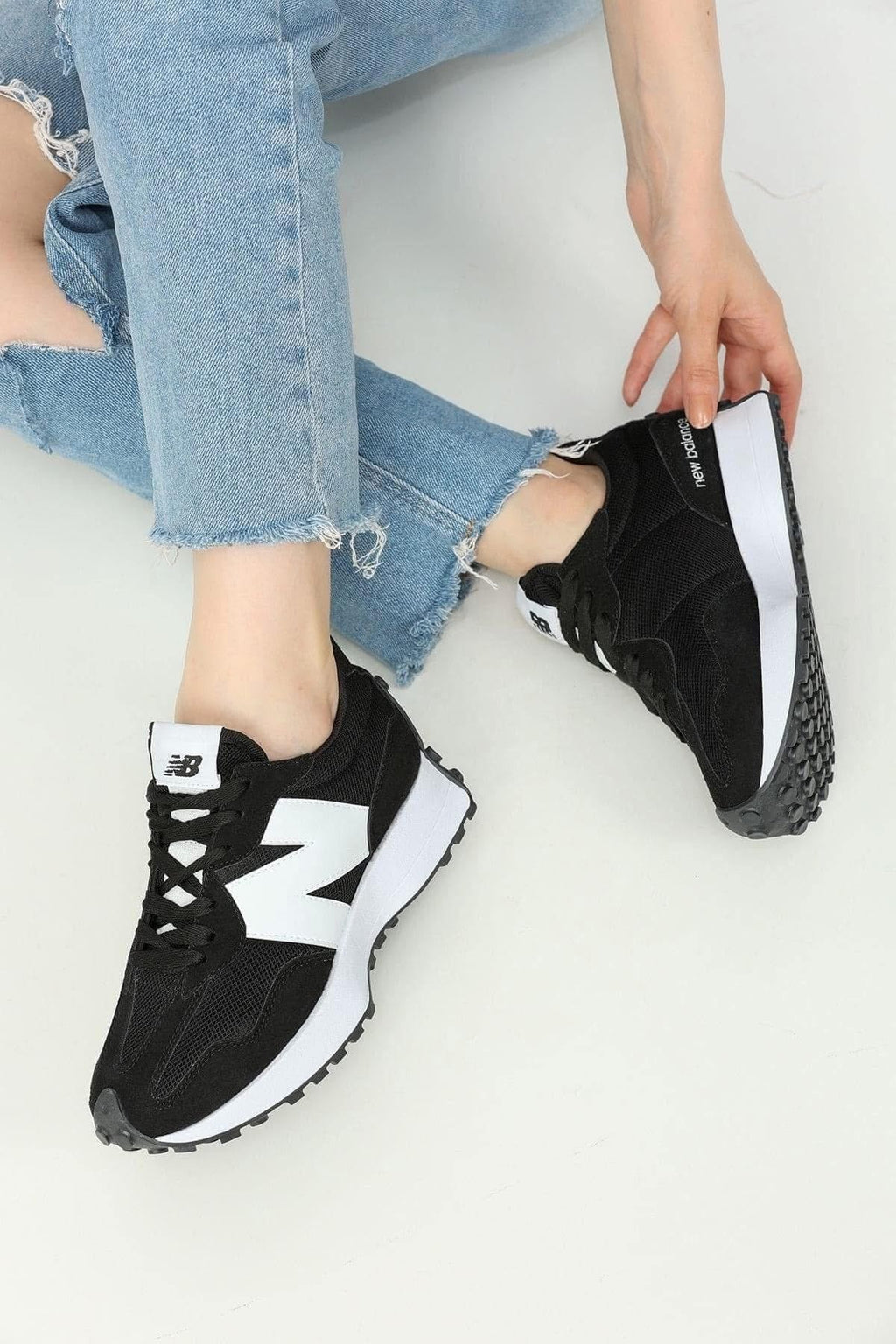 New Balance 327 Fekete Fehér