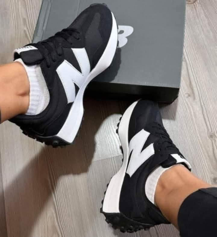 New Balance 327 Fekete Fehér