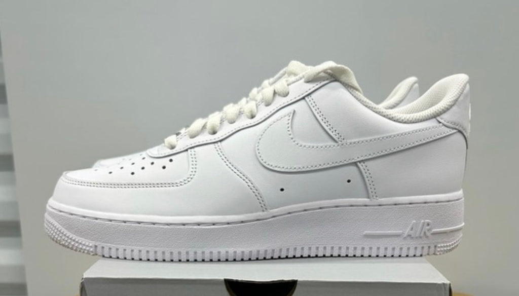 Nike Air Force 1 Triple White