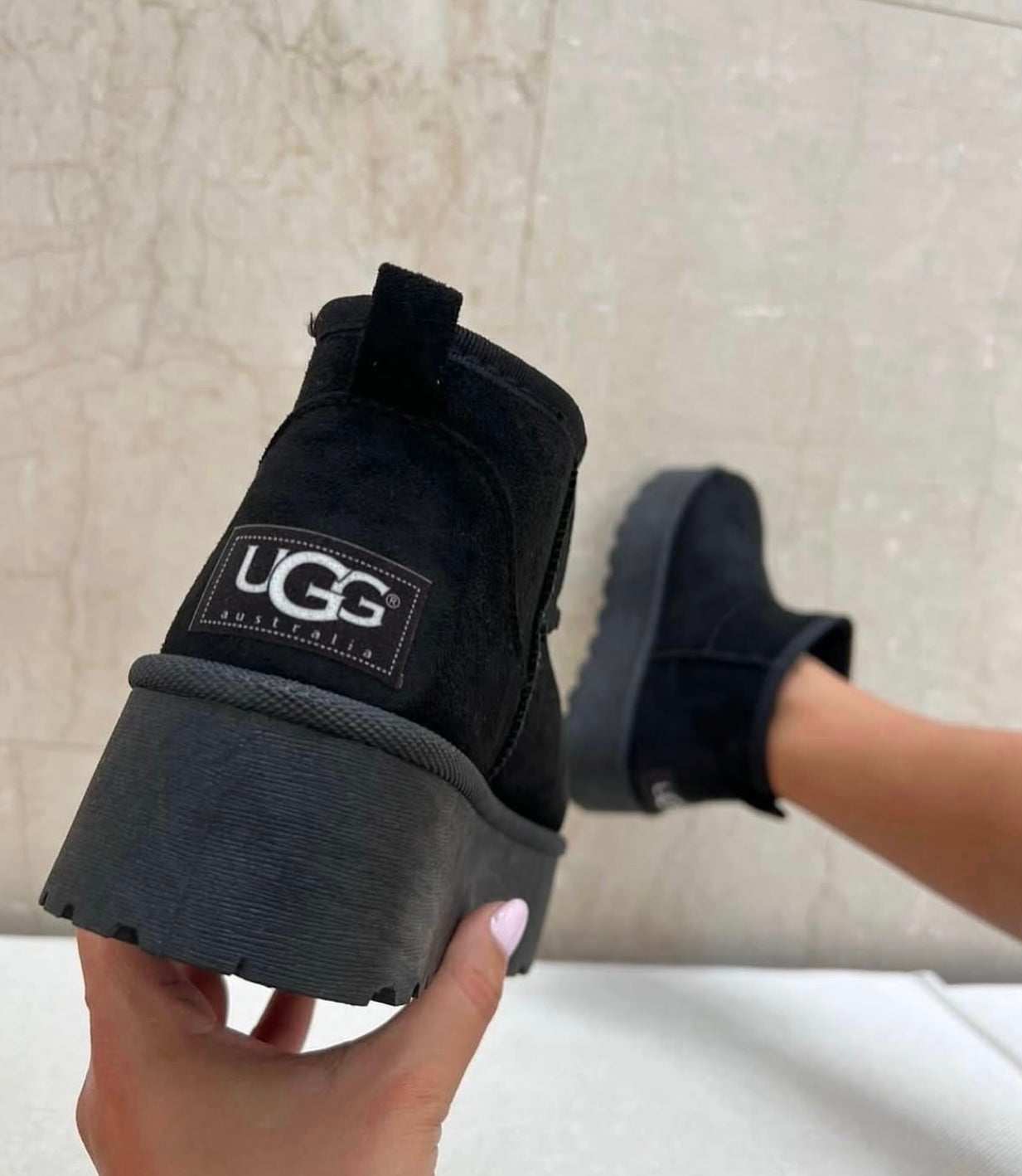 UGG Classic Ultra Platform Fekete