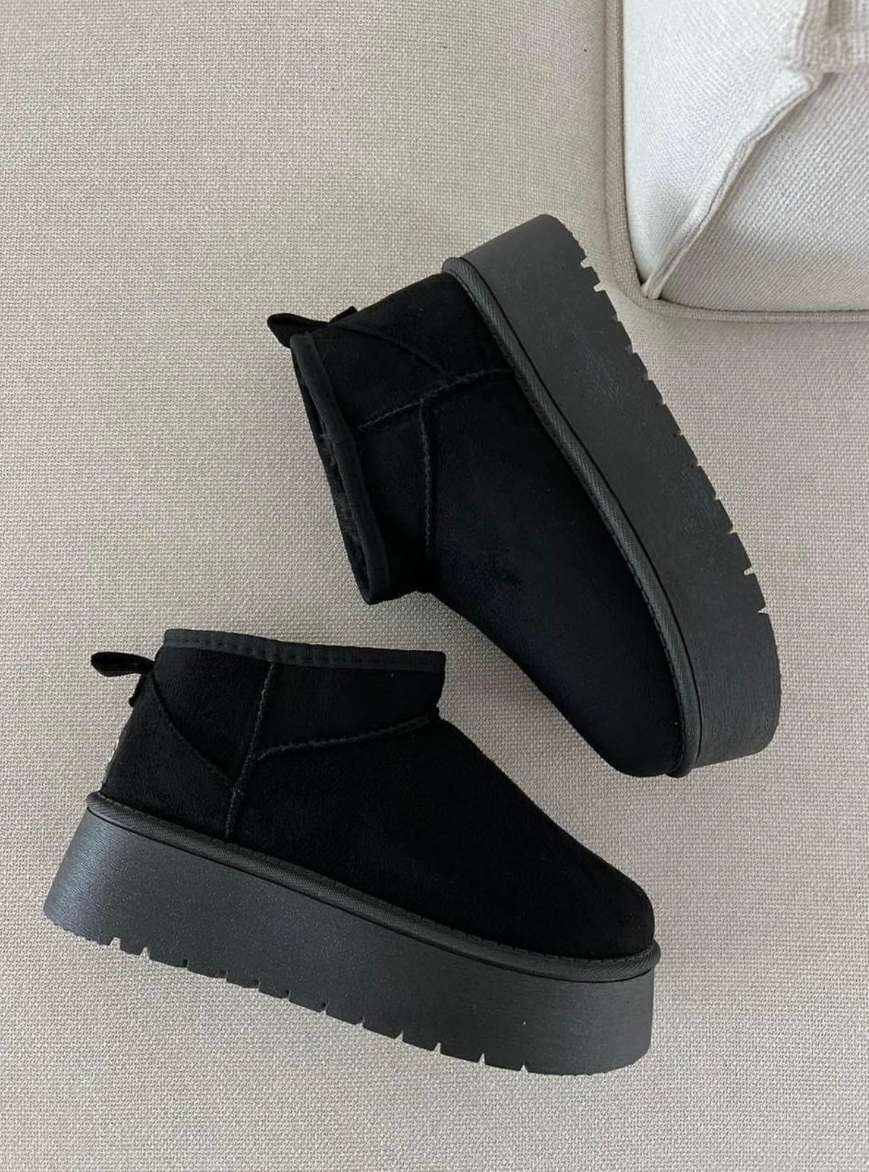 UGG Classic Ultra Platform Fekete