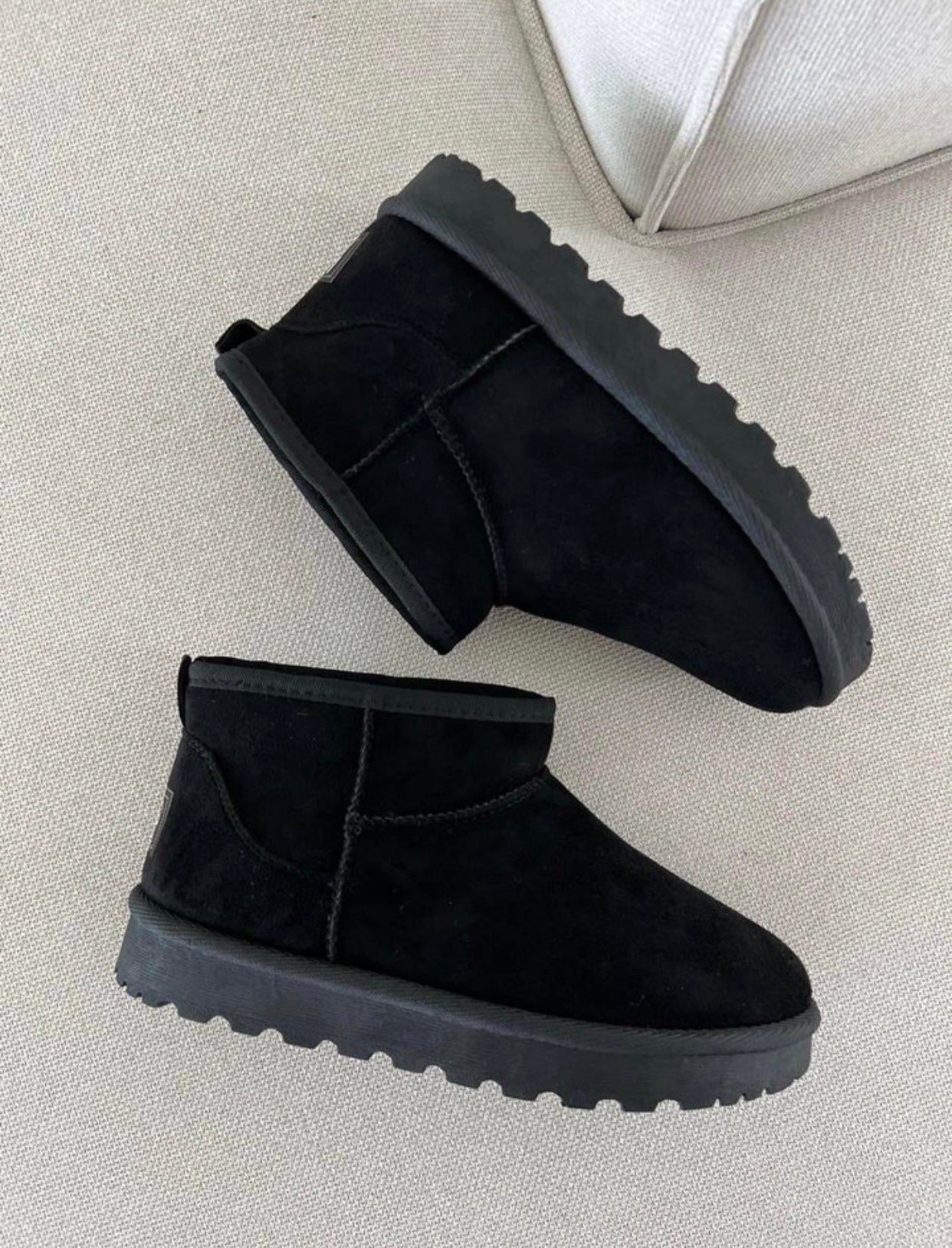 UGG Classic Ultra Mini Fekete